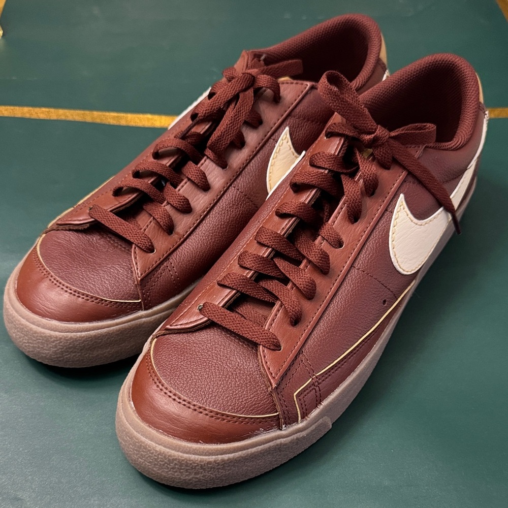 Nike Men's Brown